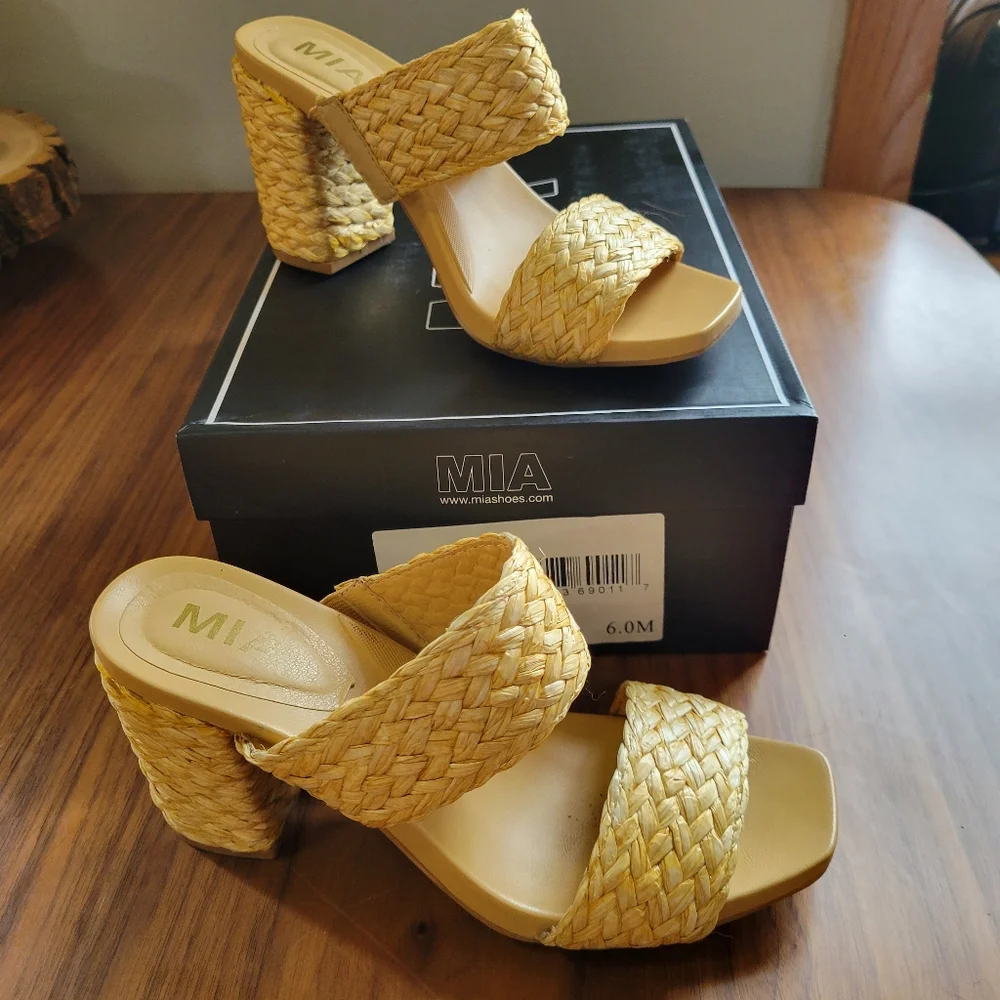 MIA Women's Tan Woven Raffia Sandals - Picture 2 of 4